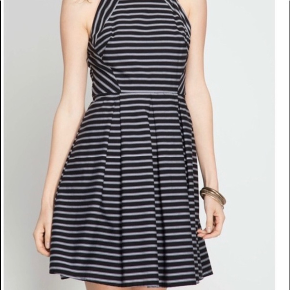 Women’s dress size Small - Picture 2 of 8
